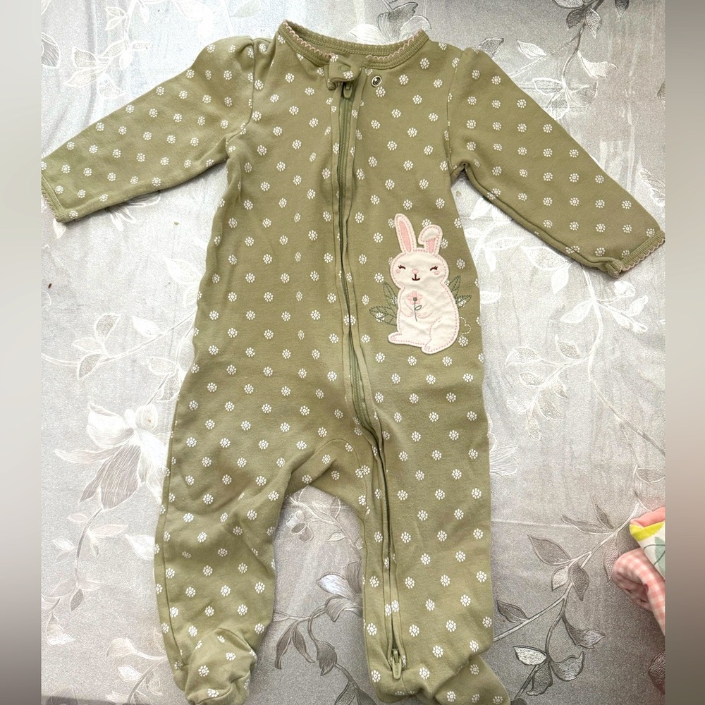 Carter’s Baby Girl Sleep & Play Pajamas. Size 9 months